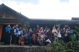 Penanaman dengan media polybag-KKN UNY Dusun Patuk